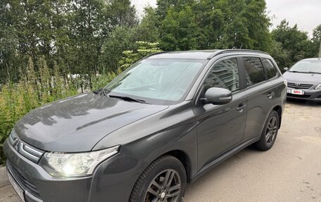 Mitsubishi Outlander III рестайлинг 3, 2013 год, 1 700 000 рублей, 9 фотография