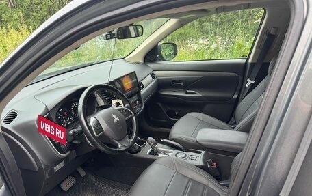 Mitsubishi Outlander III рестайлинг 3, 2013 год, 1 700 000 рублей, 8 фотография