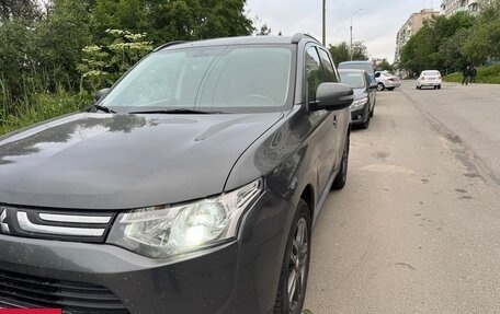 Mitsubishi Outlander III рестайлинг 3, 2013 год, 1 700 000 рублей, 3 фотография