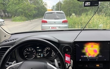 Mitsubishi Outlander III рестайлинг 3, 2013 год, 1 700 000 рублей, 11 фотография