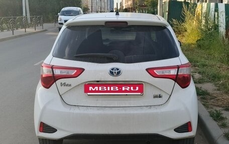 Toyota Vitz, 2017 год, 1 045 000 рублей, 2 фотография