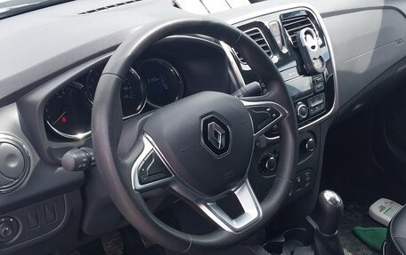 Renault Logan II, 2018 год, 900 000 рублей, 6 фотография