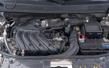 Renault Logan II, 2018 год, 900 000 рублей, 10 фотография