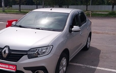 Renault Logan II, 2018 год, 900 000 рублей, 13 фотография