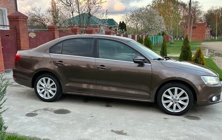 Volkswagen Jetta VI, 2011 год, 1 100 000 рублей, 2 фотография