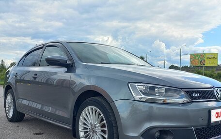 Volkswagen Jetta VI, 2013 год, 1 100 000 рублей, 2 фотография