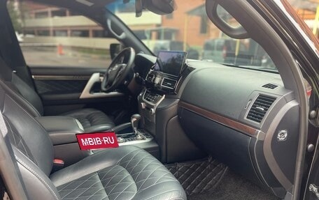 Toyota Land Cruiser 200, 2018 год, 7 950 000 рублей, 10 фотография