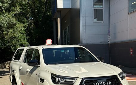 Toyota Hilux VIII, 2022 год, 6 049 000 рублей, 2 фотография