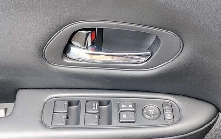 Honda Vezel, 2020 год, 1 370 000 рублей, 11 фотография