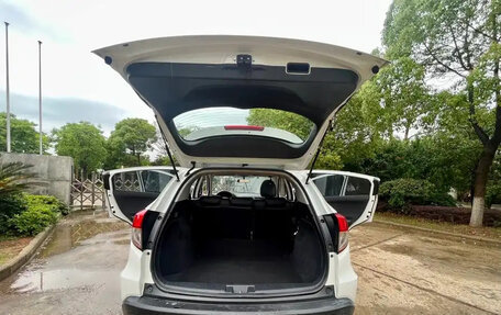 Honda Vezel, 2021 год, 1 700 000 рублей, 13 фотография