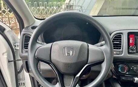 Honda Vezel, 2021 год, 1 700 000 рублей, 6 фотография