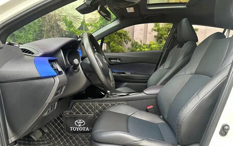 Toyota C-HR I рестайлинг, 2021 год, 1 600 000 рублей, 7 фотография