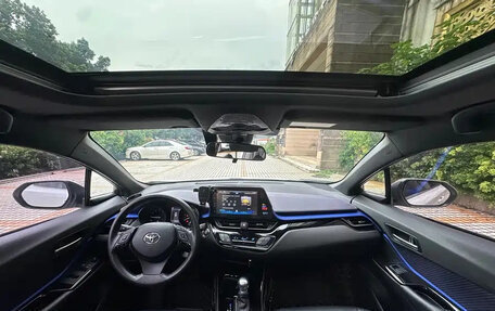Toyota C-HR I рестайлинг, 2021 год, 1 600 000 рублей, 9 фотография
