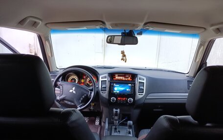 Mitsubishi Pajero IV, 2014 год, 2 400 000 рублей, 3 фотография