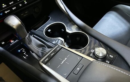 Lexus RX IV рестайлинг, 2020 год, 3 900 000 рублей, 4 фотография