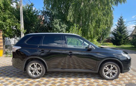 Mitsubishi Outlander III рестайлинг 3, 2014 год, 1 100 000 рублей, 3 фотография