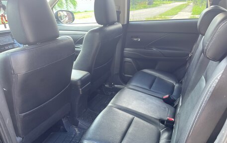 Mitsubishi Outlander III рестайлинг 3, 2014 год, 1 100 000 рублей, 10 фотография