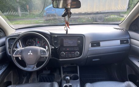 Mitsubishi Outlander III рестайлинг 3, 2014 год, 1 100 000 рублей, 11 фотография