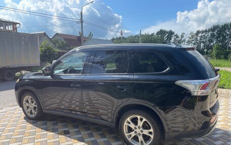 Mitsubishi Outlander III рестайлинг 3, 2014 год, 1 100 000 рублей, 6 фотография