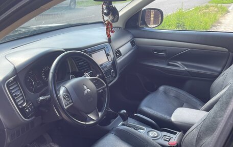 Mitsubishi Outlander III рестайлинг 3, 2014 год, 1 100 000 рублей, 9 фотография