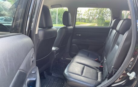 Mitsubishi Outlander III рестайлинг 3, 2014 год, 1 100 000 рублей, 12 фотография