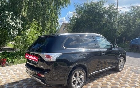 Mitsubishi Outlander III рестайлинг 3, 2014 год, 1 100 000 рублей, 4 фотография
