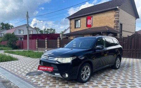 Mitsubishi Outlander III рестайлинг 3, 2014 год, 1 100 000 рублей, 8 фотография