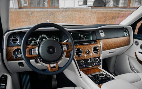 Rolls-Royce Cullinan, 2021 год, 38 000 000 рублей, 16 фотография