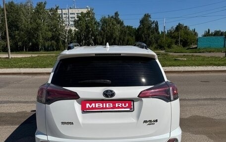 Toyota RAV4, 2016 год, 1 990 000 рублей, 5 фотография