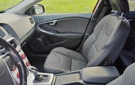 Volvo V40 II рестайлинг, 2013 год, 890 000 рублей, 10 фотография