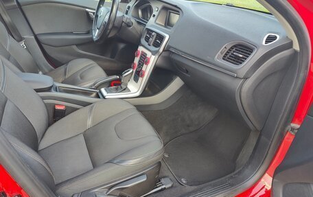 Volvo V40 II рестайлинг, 2013 год, 890 000 рублей, 8 фотография