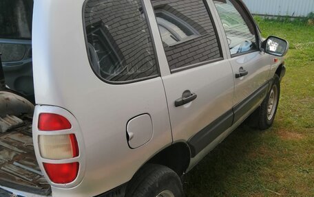 Chevrolet Niva I рестайлинг, 2004 год, 180 000 рублей, 2 фотография