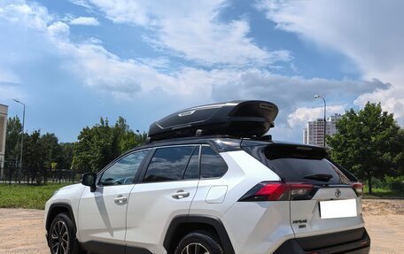 Toyota RAV4, 2021 год, 4 000 000 рублей, 6 фотография