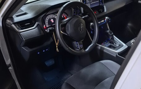 Toyota RAV4, 2021 год, 4 000 000 рублей, 12 фотография
