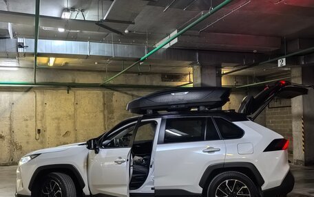 Toyota RAV4, 2021 год, 4 000 000 рублей, 13 фотография
