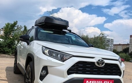 Toyota RAV4, 2021 год, 4 000 000 рублей, 5 фотография