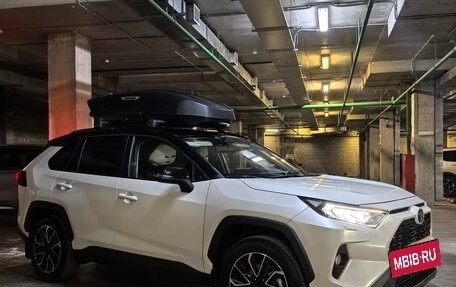Toyota RAV4, 2021 год, 4 000 000 рублей, 2 фотография