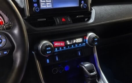 Toyota RAV4, 2021 год, 4 000 000 рублей, 9 фотография
