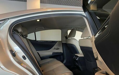 Lexus ES VII, 2018 год, 3 800 000 рублей, 17 фотография