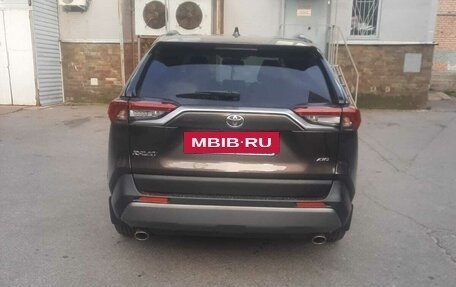 Toyota RAV4, 2021 год, 3 400 000 рублей, 2 фотография