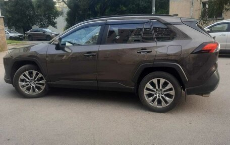 Toyota RAV4, 2021 год, 3 400 000 рублей, 10 фотография