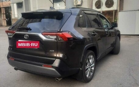 Toyota RAV4, 2021 год, 3 400 000 рублей, 13 фотография