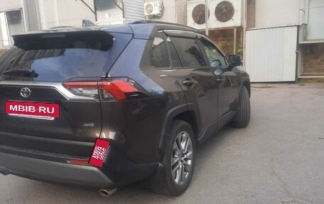 Toyota RAV4, 2021 год, 3 400 000 рублей, 9 фотография