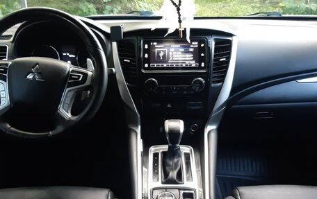 Mitsubishi Pajero Sport III рестайлинг, 2018 год, 3 250 000 рублей, 15 фотография