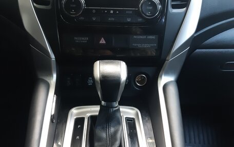 Mitsubishi Pajero Sport III рестайлинг, 2018 год, 3 250 000 рублей, 18 фотография