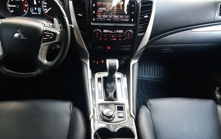 Mitsubishi Pajero Sport III рестайлинг, 2018 год, 3 250 000 рублей, 21 фотография