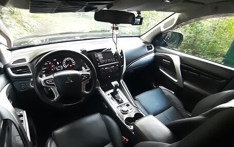 Mitsubishi Pajero Sport III рестайлинг, 2018 год, 3 250 000 рублей, 22 фотография