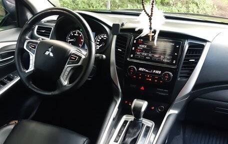 Mitsubishi Pajero Sport III рестайлинг, 2018 год, 3 250 000 рублей, 23 фотография