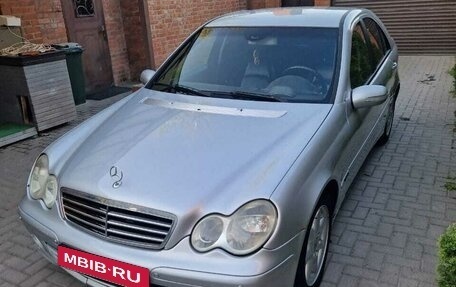 Mercedes-Benz C-Класс, 2004 год, 650 000 рублей, 3 фотография
