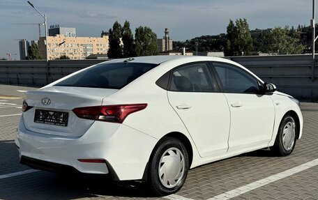 Hyundai Solaris II рестайлинг, 2018 год, 680 000 рублей, 3 фотография